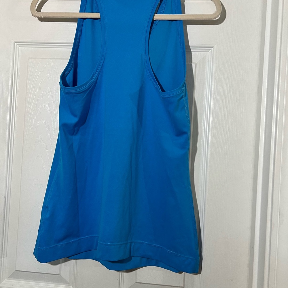🦋 vibrant Hoka Vibrant Blue Tank Top size large - Picture 3 of 4